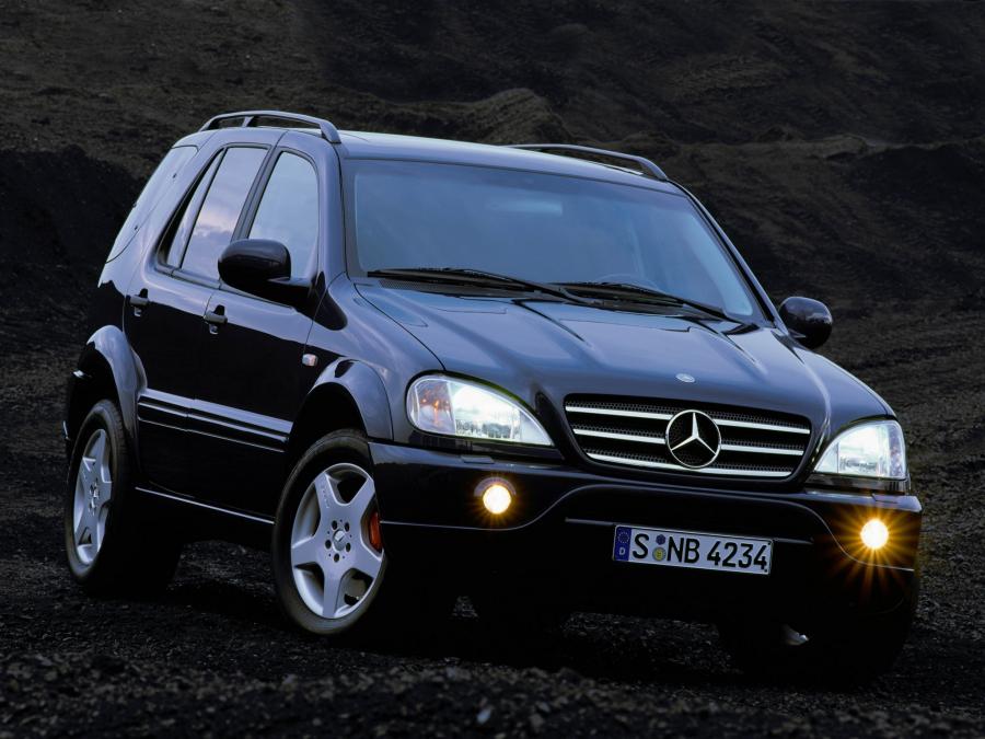  Mercedes-Benz ML55 AMG 2000 года  (EU) (фото 7 из 11)
